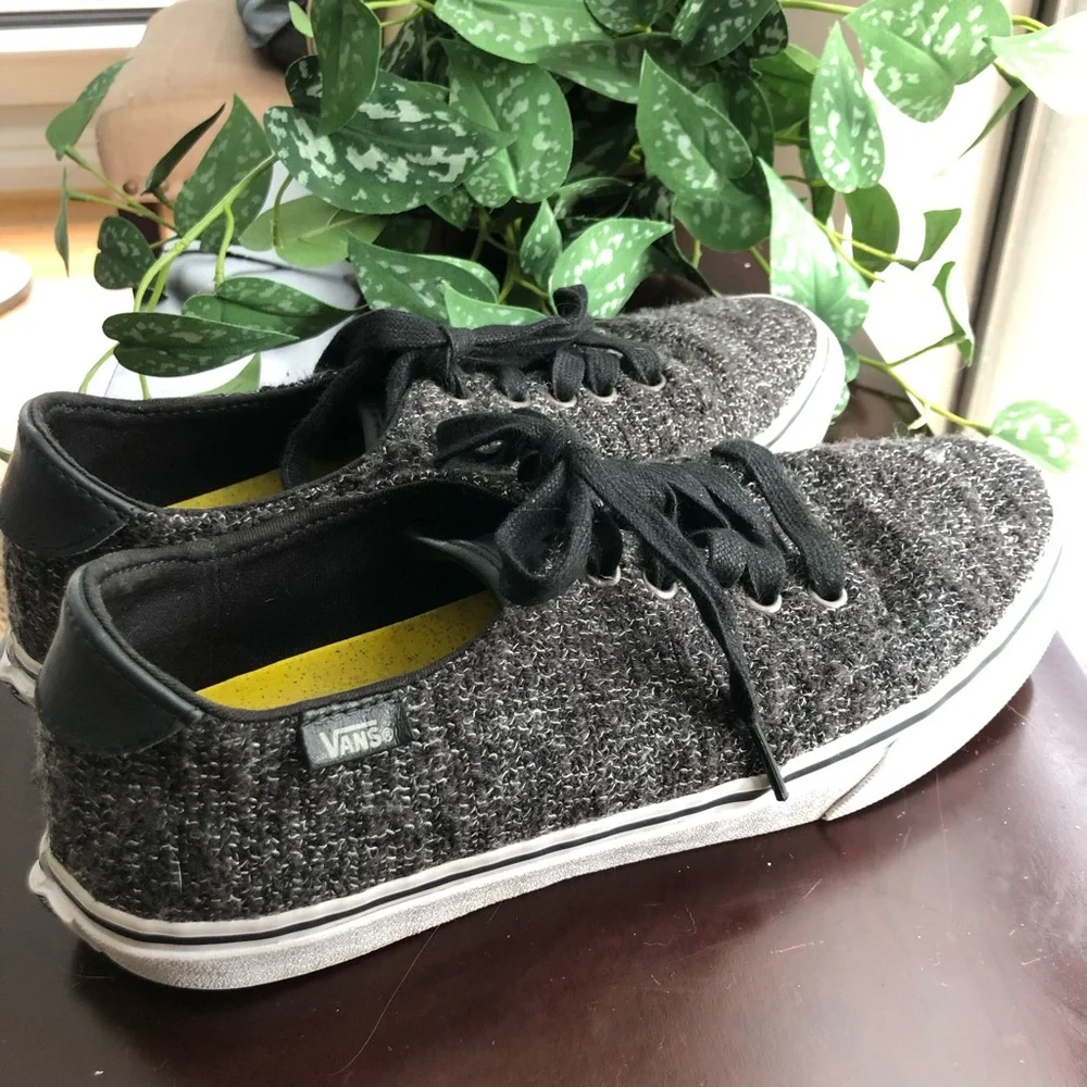 Vans Flannel OrthoLite Black White Low Top Sneakers Women’s Size 9.5